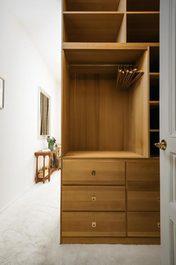 Luxury 27 - Private Wine Cellar *